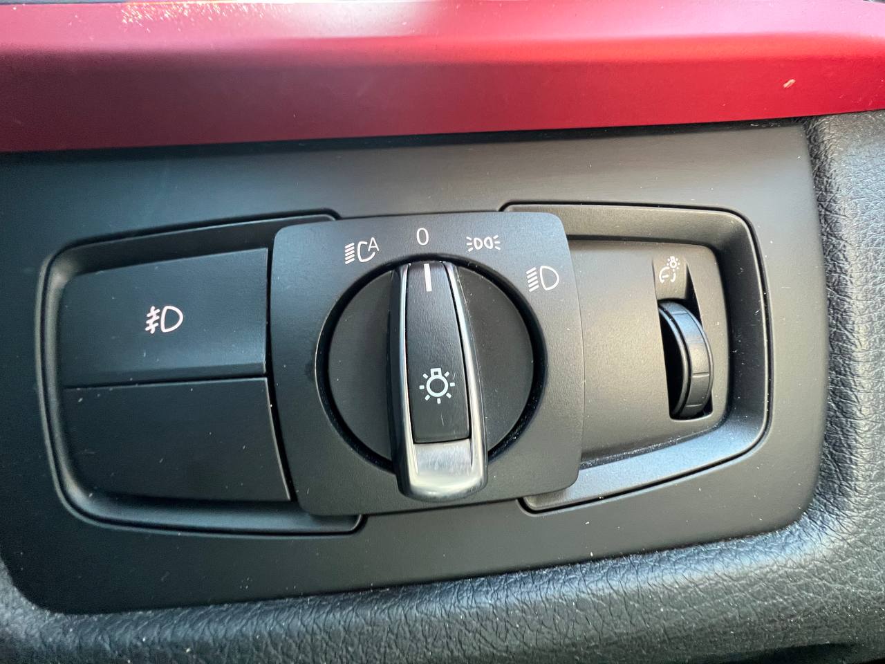 2014 BMW 320i 320i xDrive**AWD**CERTIFIÉ Par La SAAQ**Jamais accidente**TOIT OUVRANT**VOLANT CHAUFFANTS**SIEGES  EN CUIR**SIEGES CHAUFFANTS** Main Image