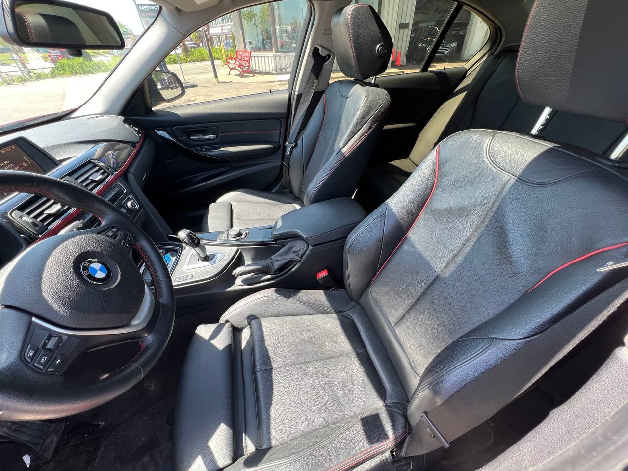 2014 BMW 320i 320i xDrive**AWD**CERTIFIÉ Par La SAAQ**Jamais accidente**TOIT OUVRANT**VOLANT CHAUFFANTS**SIEGES  EN CUIR**SIEGES CHAUFFANTS** Main Image
