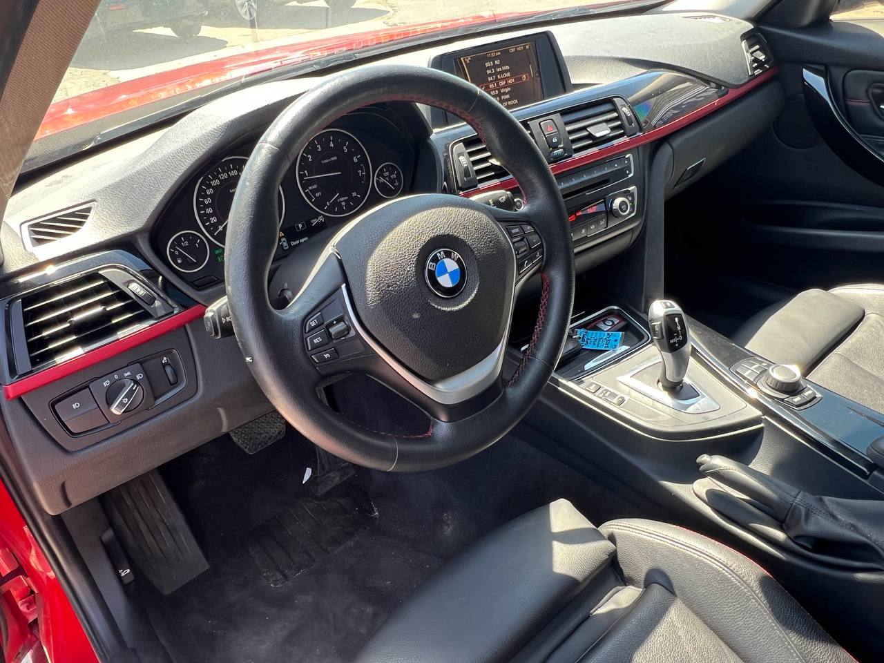 2014 BMW 320i 320i xDrive**AWD**CERTIFIÉ Par La SAAQ**Jamais accidente**TOIT OUVRANT**VOLANT CHAUFFANTS**SIEGES  EN CUIR**SIEGES CHAUFFANTS** Main Image