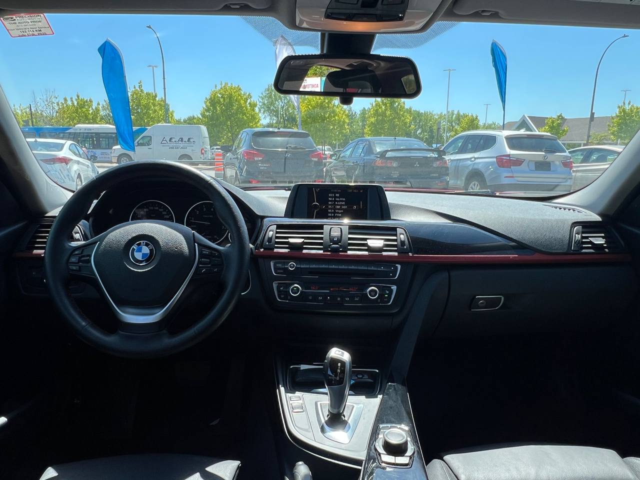 2014 BMW 320i 320i xDrive**AWD**CERTIFIÉ Par La SAAQ**Jamais accidente**TOIT OUVRANT**VOLANT CHAUFFANTS**SIEGES  EN CUIR**SIEGES CHAUFFANTS** Main Image