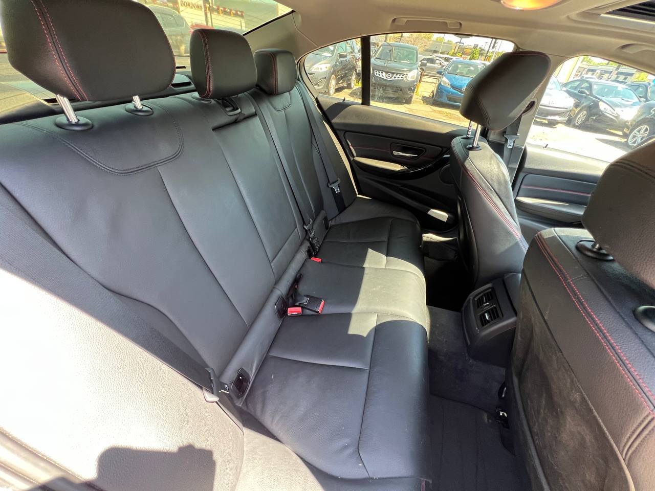 2014 BMW 320i 320i xDrive**AWD**CERTIFIÉ Par La SAAQ**Jamais accidente**TOIT OUVRANT**VOLANT CHAUFFANTS**SIEGES  EN CUIR**SIEGES CHAUFFANTS** Main Image
