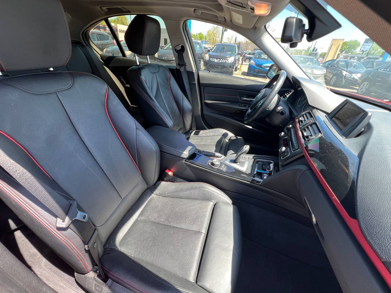 2014 BMW 320i 320i xDrive**AWD**CERTIFIÉ Par La SAAQ**Jamais accidente**TOIT OUVRANT**VOLANT CHAUFFANTS**SIEGES  EN CUIR**SIEGES CHAUFFANTS** Main Image