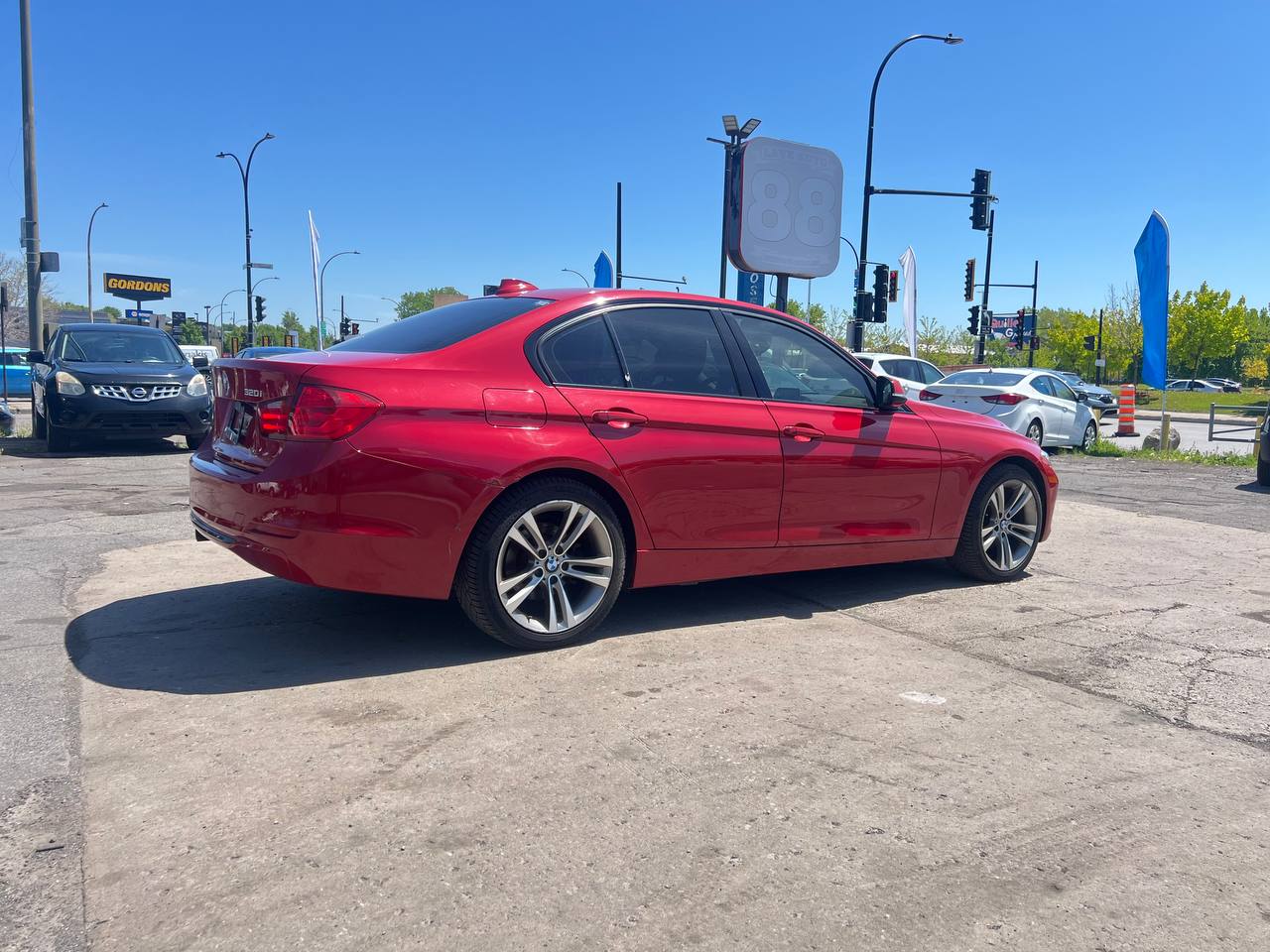 2014 BMW 320i 320i xDrive**AWD**CERTIFIÉ Par La SAAQ**Jamais accidente**TOIT OUVRANT**VOLANT CHAUFFANTS**SIEGES  EN CUIR**SIEGES CHAUFFANTS** Main Image