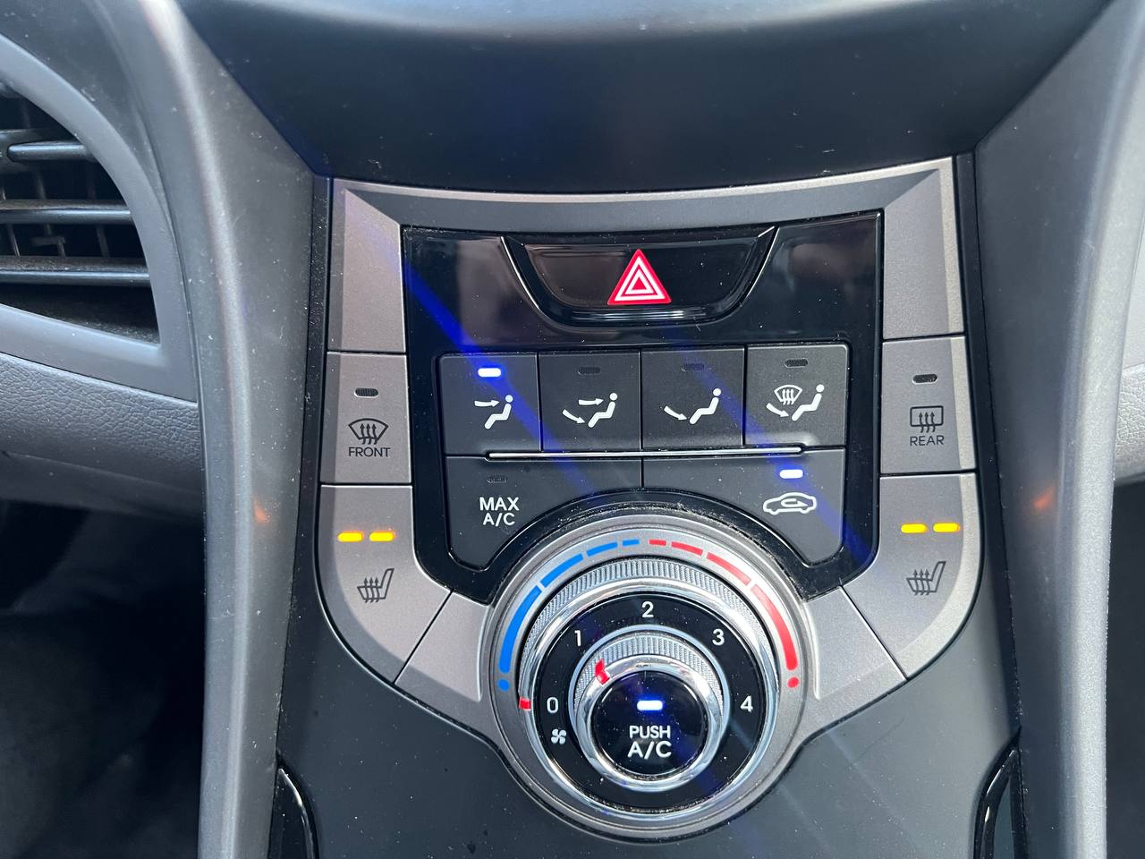 2013 Hyundai Elantra GL**SAAQ CERTIFIEE**SIEGES CHAUFFANTS** Main Image