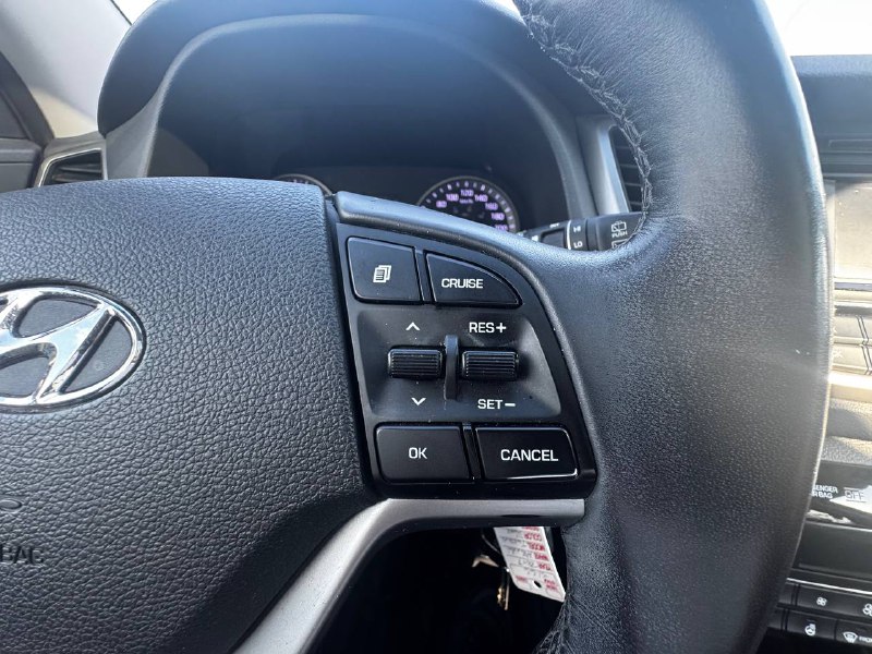 2017 Hyundai Tucson SE**AWD**Jamais accidente**Un PropriÉtaire**CUIR**TOIT PANORAMIQUE**VOLANT CHAUFFNATS**SIEGES CHAUFFANTS**MAGS**CAMERA DE RECULE** Image principale