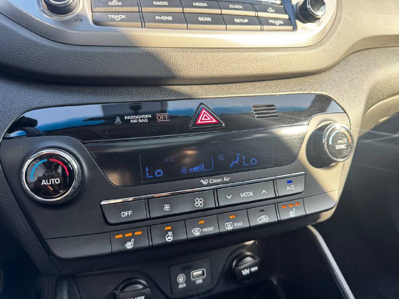 2017 Hyundai Tucson SE**AWD**Jamais accidente**Un PropriÉtaire**CUIR**TOIT PANORAMIQUE**VOLANT CHAUFFNATS**SIEGES CHAUFFANTS**MAGS**CAMERA DE RECULE** Image principale