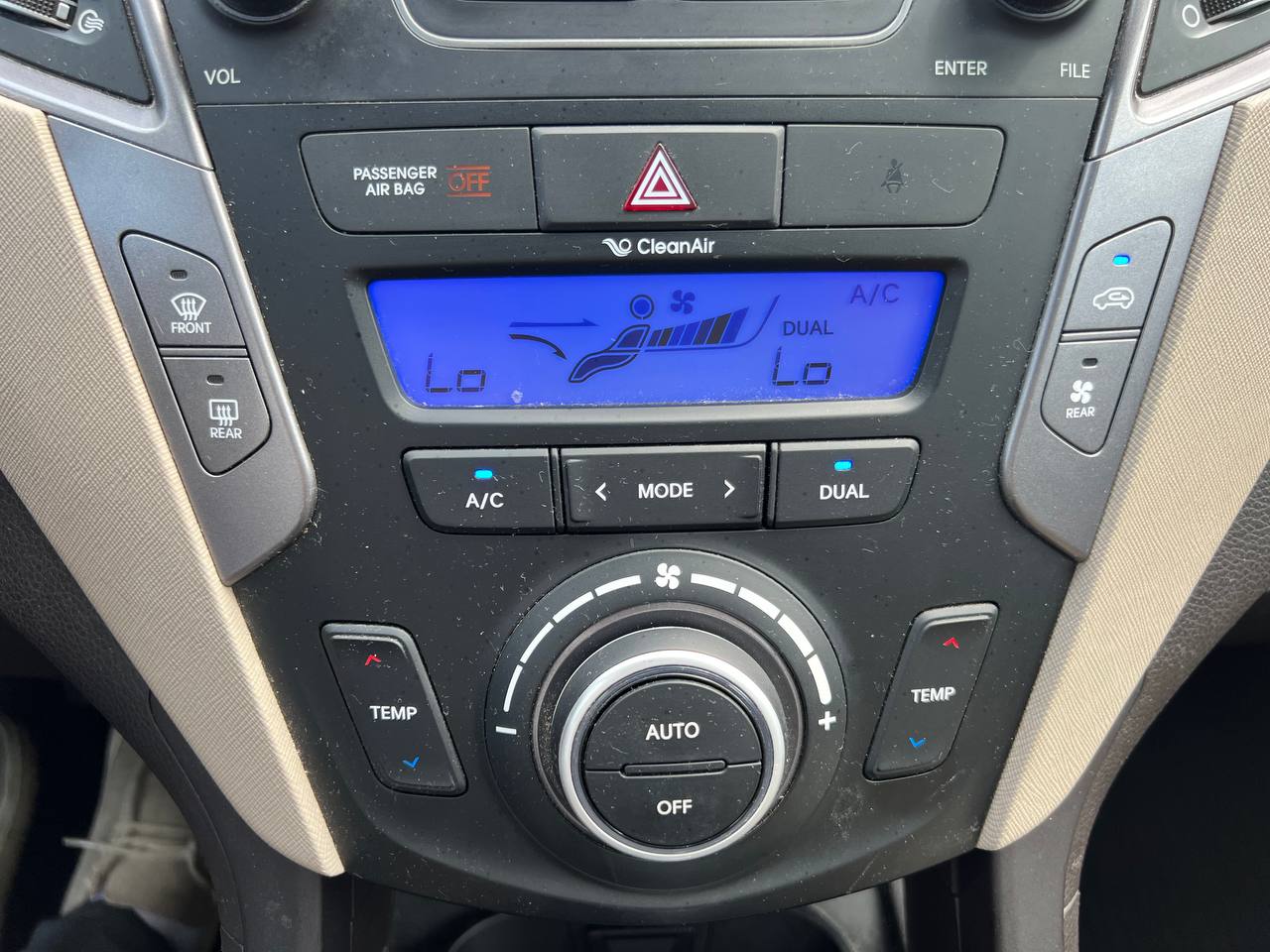 2016 Hyundai Santa Fe XL Luxury**6 PASSAGERS**AWD**Toit Ouvrant**CamÉra de Recul**SIEGES EN CUIR**Volant Chauffant**SIEGES CHAUFFANTS** Image principale