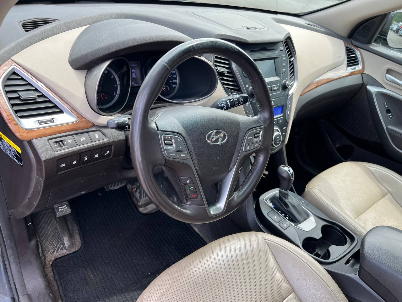 2016 Hyundai Santa Fe XL Luxury**6 PASSAGERS**AWD**Toit Ouvrant**CamÉra de Recul**SIEGES EN CUIR**Volant Chauffant**SIEGES CHAUFFANTS** Image principale
