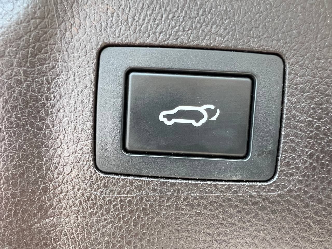 2016 Hyundai Santa Fe XL Luxury**6 PASSAGERS**AWD**Toit Ouvrant**CamÉra de Recul**SIEGES EN CUIR**Volant Chauffant**SIEGES CHAUFFANTS** Image principale