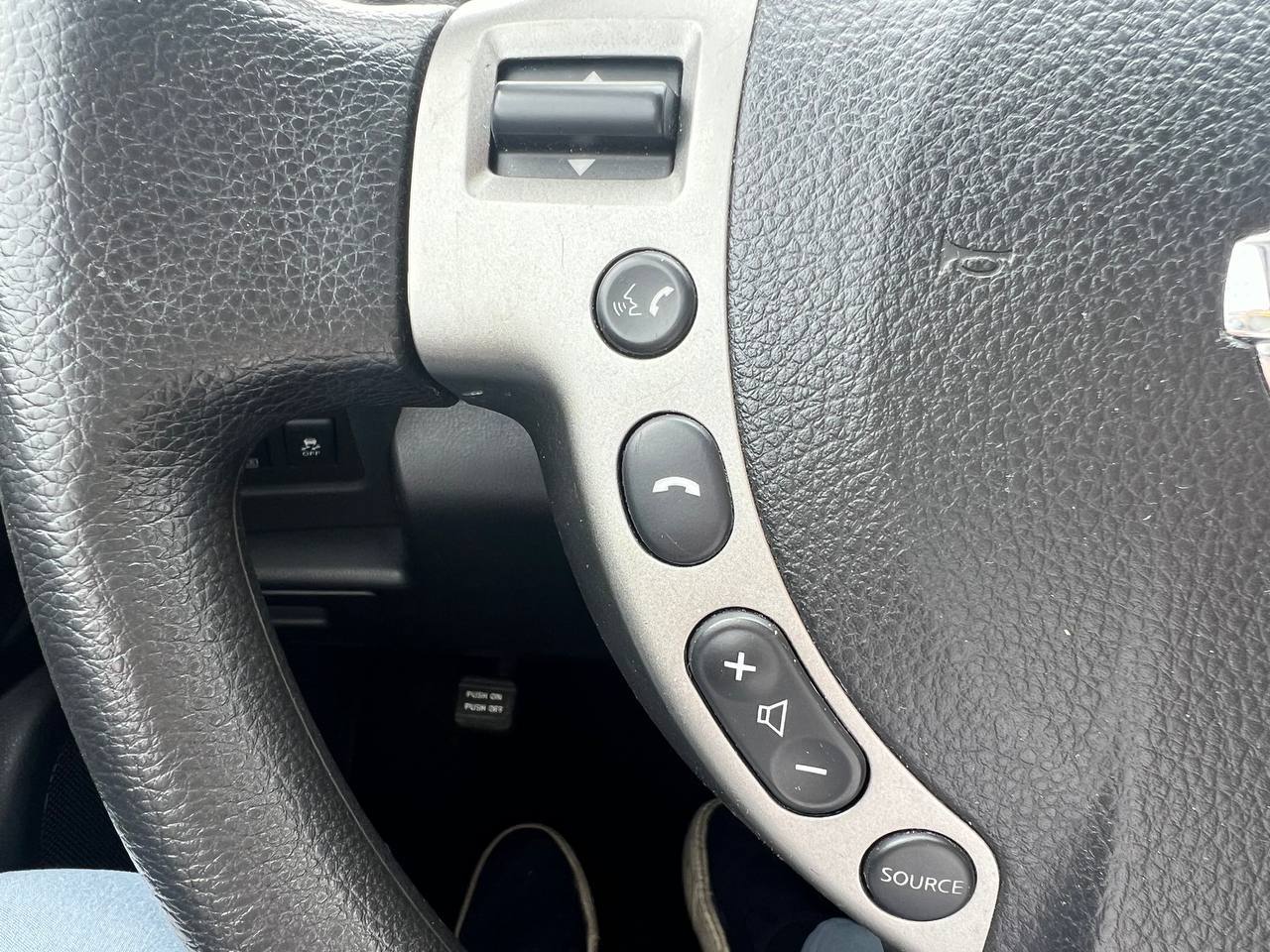 2011 Nissan Rogue SV**AWD**CAMERA DE RECULE**SIEGES CHAUFFNATS**MAGS** Main Image