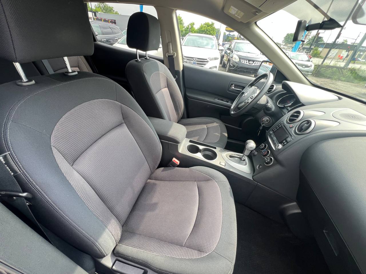2011 Nissan Rogue SV**AWD**CAMERA DE RECULE**SIEGES CHAUFFNATS**MAGS** Main Image
