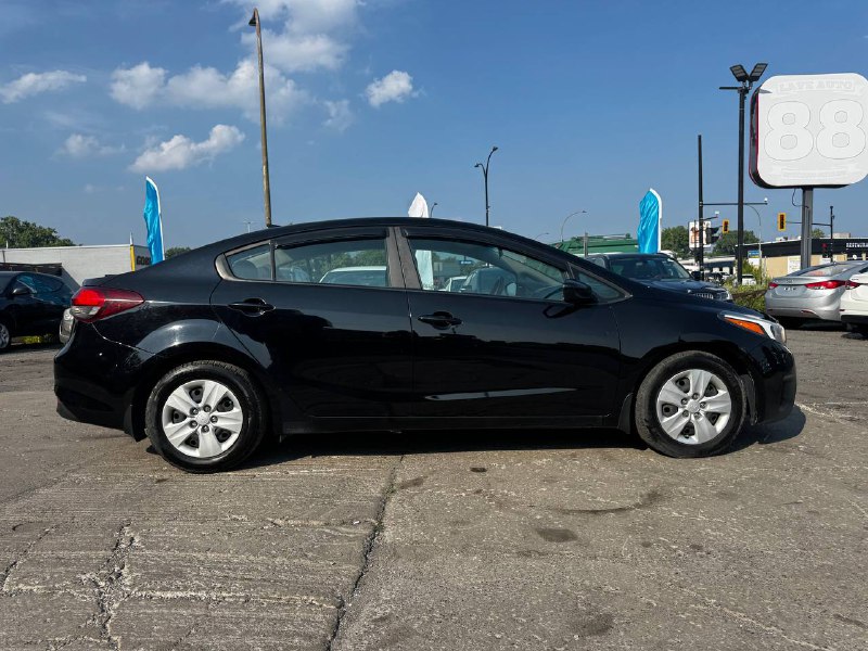 2017 Kia Forte LX**CAMERA DE RECULE**SIEGES CHAUFFNATS**APPLE CAR PLAY** Main Image