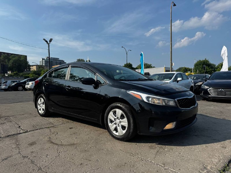 2017 Kia Forte LX**CAMERA DE RECULE**SIEGES CHAUFFNATS**APPLE CAR PLAY** Main Image