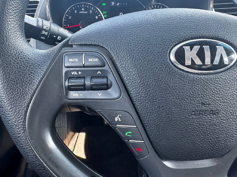 2017 Kia Forte LX**CAMERA DE RECULE**SIEGES CHAUFFNATS**APPLE CAR PLAY** Main Image