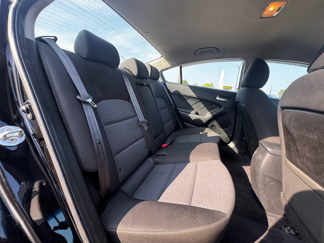 2017 Kia Forte LX**CAMERA DE RECULE**SIEGES CHAUFFNATS**APPLE CAR PLAY** Main Image