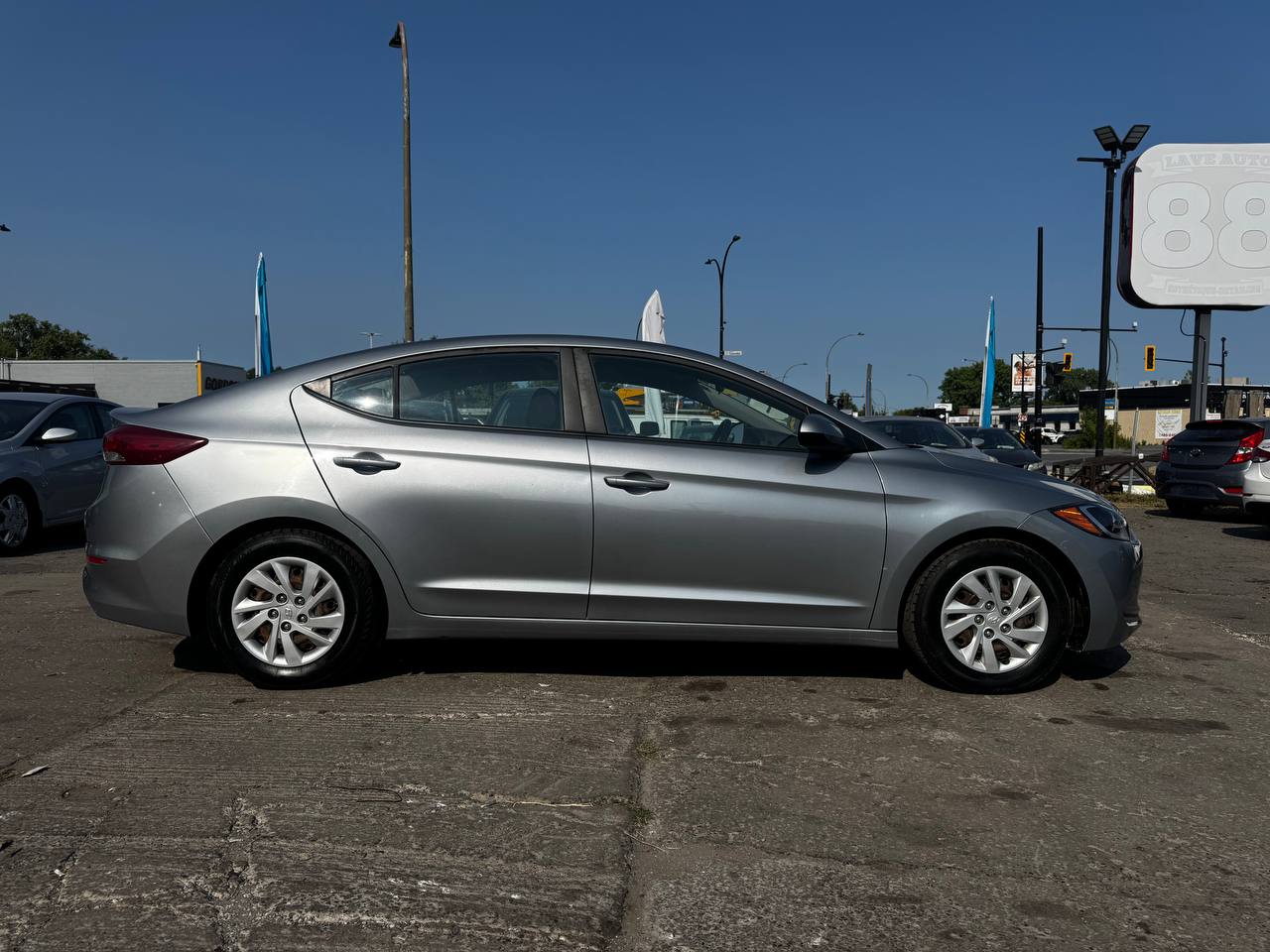2017 Hyundai Elantra LE**SAAQ CERTIFIEE**SIEGES CHAUFFNATS**MODE ECHO** Main Image