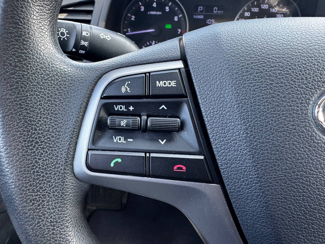 2017 Hyundai Elantra LE**SAAQ CERTIFIEE**SIEGES CHAUFFNATS**MODE ECHO** Main Image