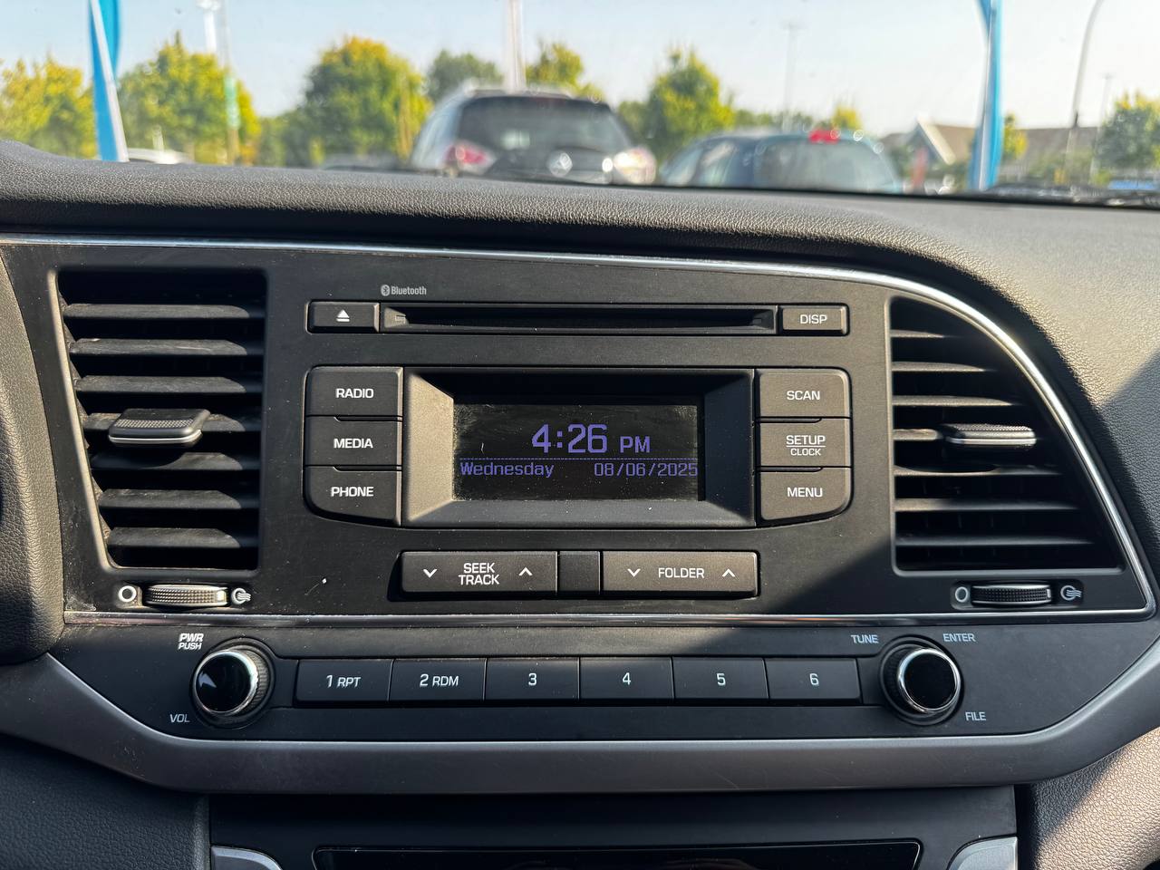 2017 Hyundai Elantra LE**SAAQ CERTIFIEE**SIEGES CHAUFFNATS**MODE ECHO** Main Image