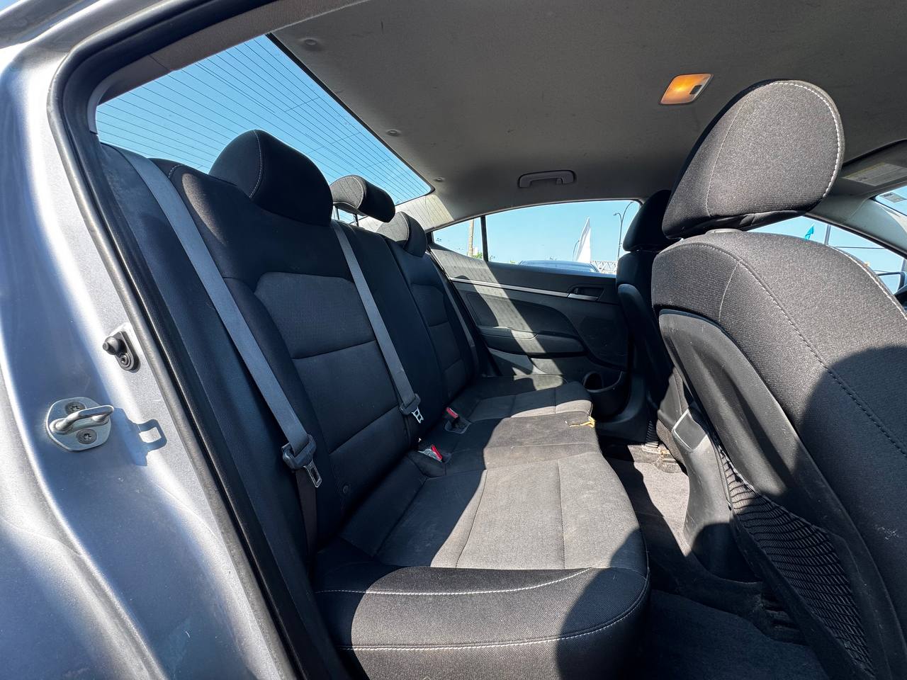 2017 Hyundai Elantra LE**SAAQ CERTIFIEE**SIEGES CHAUFFNATS**MODE ECHO** Main Image