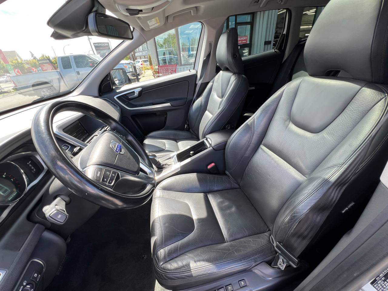 2014 Volvo XC60 3.2**AWD**Toit Ouvrant Panaromique**SIEGES EN CUIR**SIEGES CHAUFFANTS**SIEGES CHAUFFANTS ARRIERE**VOLANT CHAUFFANTS**MAGS** Main Image