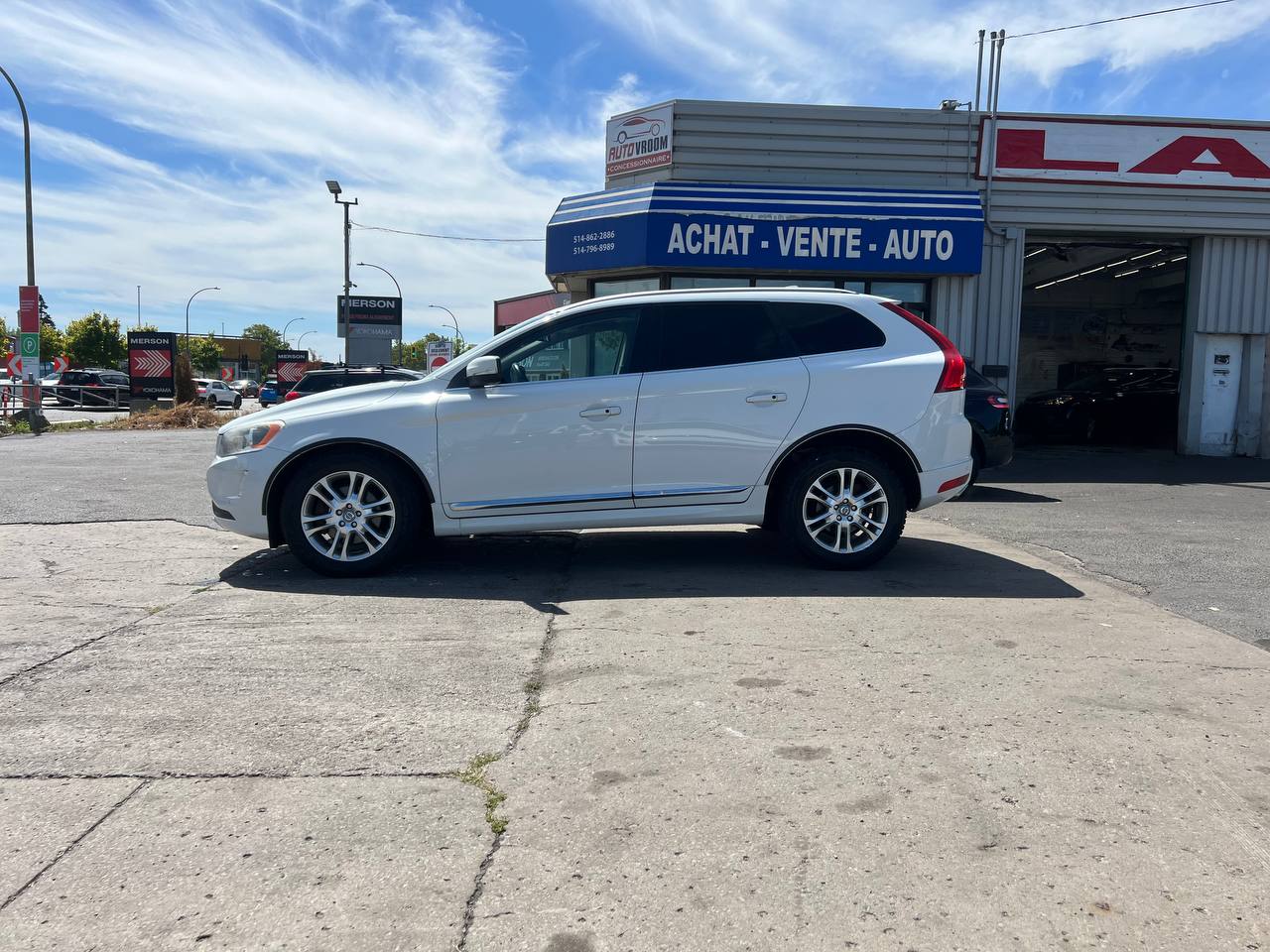 2014 Volvo XC60 3.2**AWD**Toit Ouvrant Panaromique**SIEGES EN CUIR**SIEGES CHAUFFANTS**SIEGES CHAUFFANTS ARRIERE**VOLANT CHAUFFANTS**MAGS** Main Image