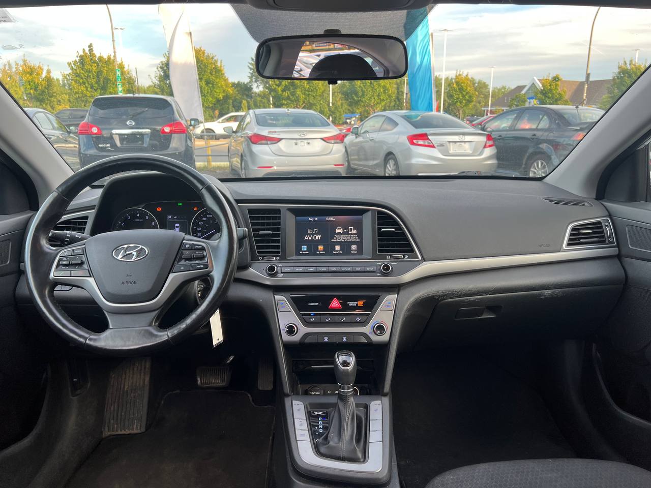 2017 Hyundai Elantra GL**SAAQ CERTIFIEE**CAR PLAY**SIEGES CHAUFFANTS**VOLANT CHAUFFANTS**CAMERA DE RECULE**MAGS**ANGLE MORT** Image principale