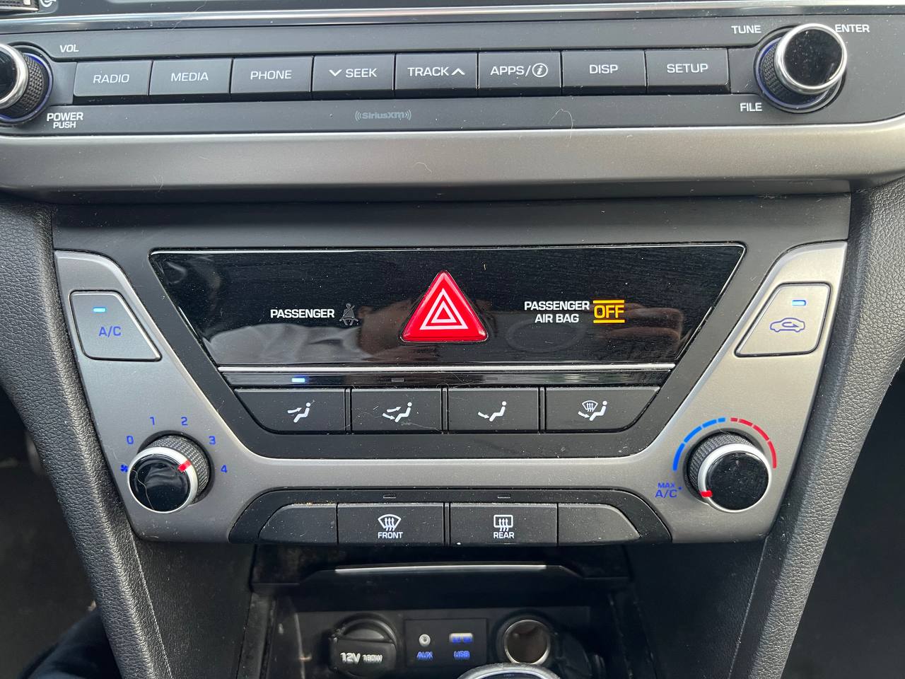 2017 Hyundai Elantra GL**SAAQ CERTIFIEE**CAR PLAY**SIEGES CHAUFFANTS**VOLANT CHAUFFANTS**CAMERA DE RECULE**MAGS**ANGLE MORT** Image principale