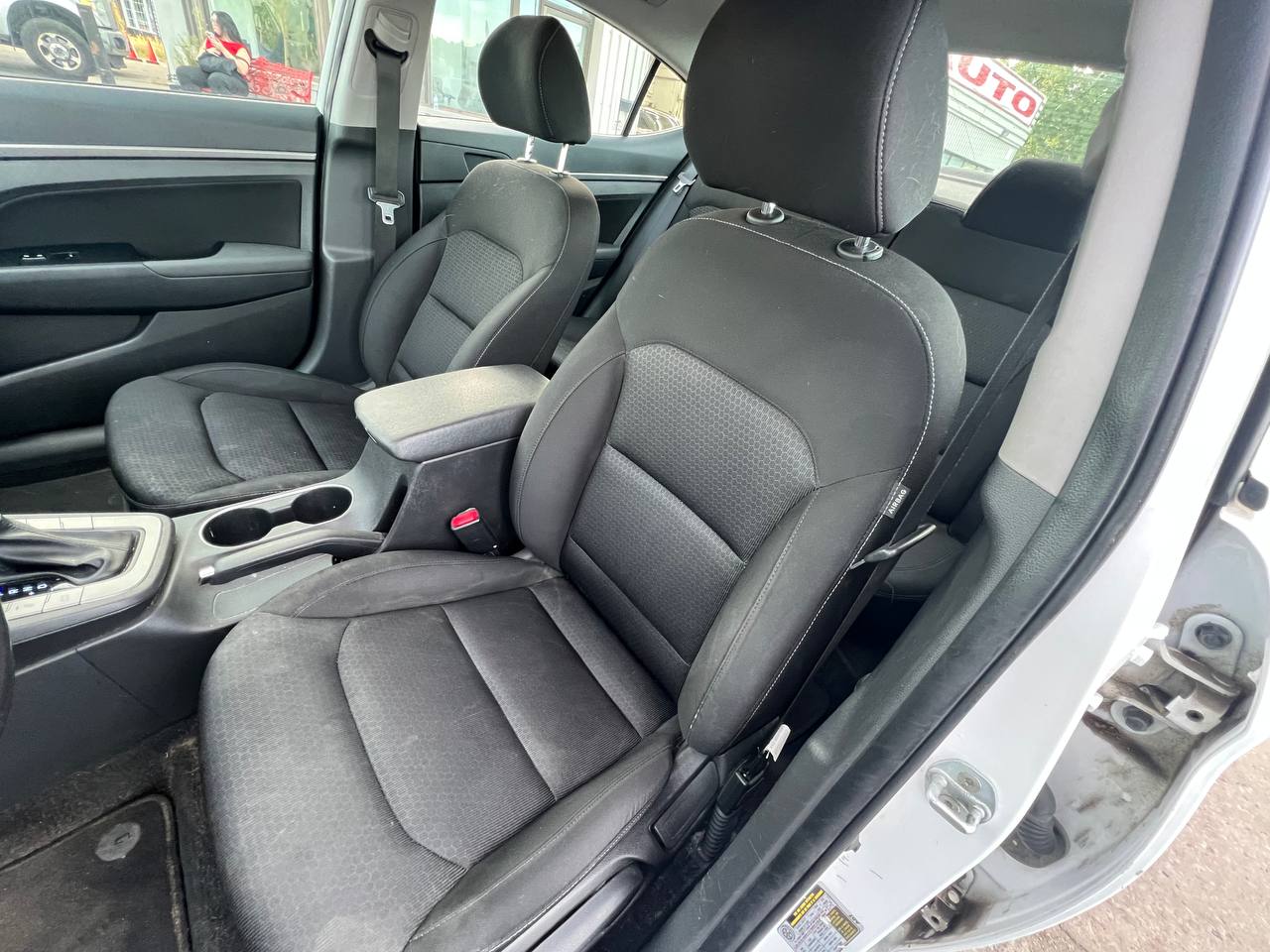 2017 Hyundai Elantra GL**SAAQ CERTIFIEE**CAR PLAY**SIEGES CHAUFFANTS**VOLANT CHAUFFANTS**CAMERA DE RECULE**MAGS**ANGLE MORT** Image principale