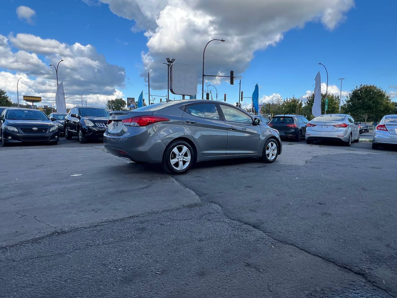 2013 Hyundai Elantra GLS**Toit Ouvrant**SIEGES CHAUFFANTS**SIEGES CHAUFFANTS ARRIERE**MAGS** Image principale