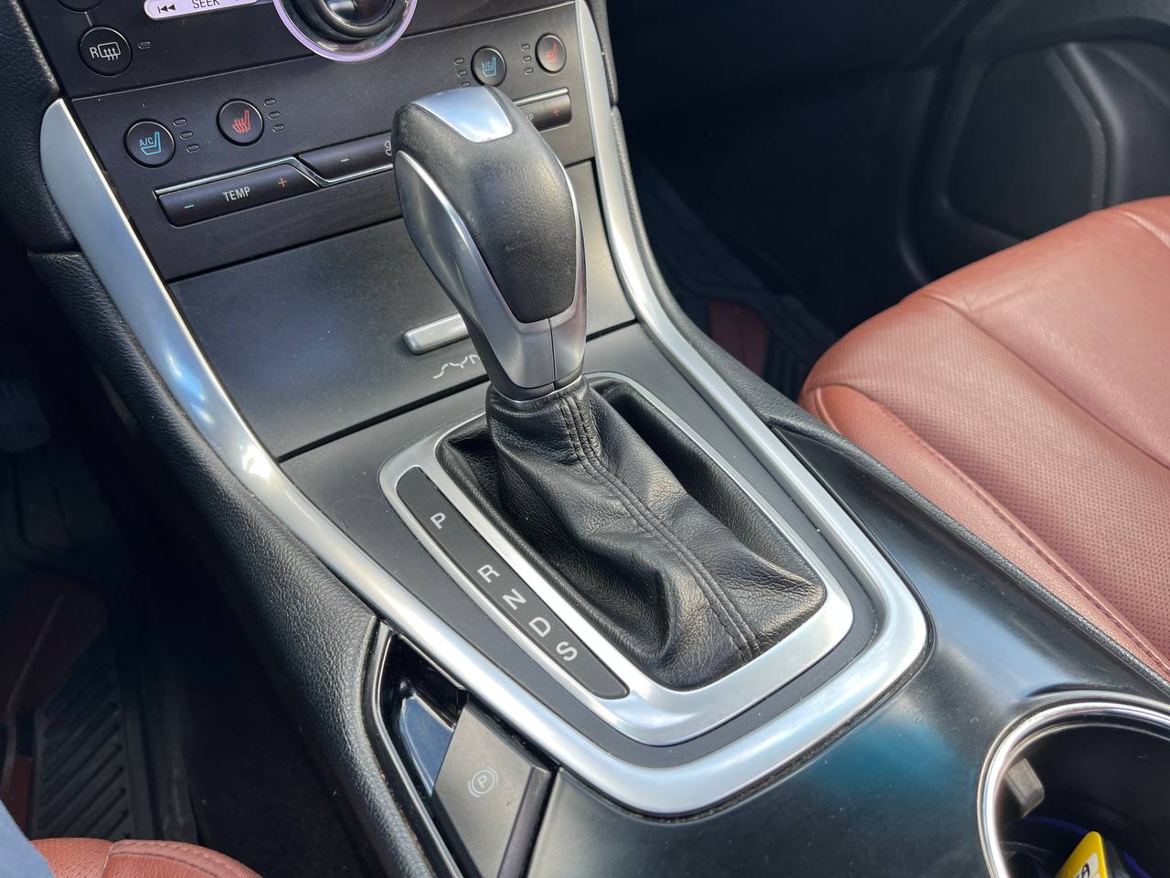2015 Ford Edge TitaniumT**AWD**Toit Ouvrant Panaromique**ANGLE MORT**CamÉra de Recul**SIEGES EN CUIR**Navigation**SIEGES CHAUFFANTS**SIEGES CHAUFFANTS ARRIERE**SiÈges ventilÉs**VOLANT CHAUFFANTS**MAGS**dÉmarrage À distance** Image principale