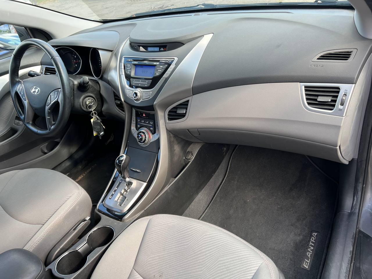 2013 Hyundai Elantra GLS**Jamais accidente**Un PropriÉtaire**Toit Ouvrant**SIEGES CHAUFFANTS**SIEGES CHAUFFANTS ARRIERE**MAGS** Image principale