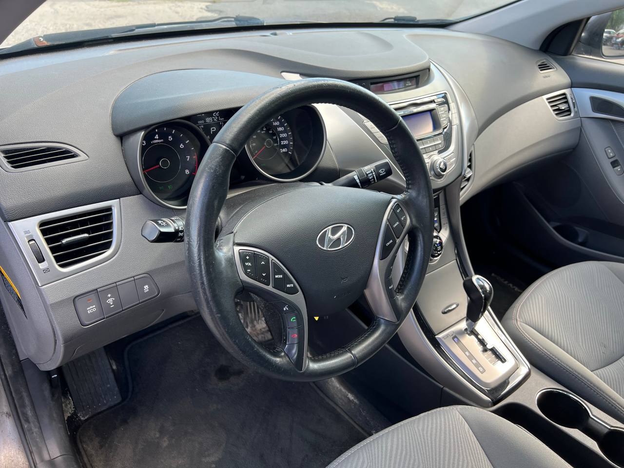 2013 Hyundai Elantra GLS**Jamais accidente**Un PropriÉtaire**Toit Ouvrant**SIEGES CHAUFFANTS**SIEGES CHAUFFANTS ARRIERE**MAGS** Image principale