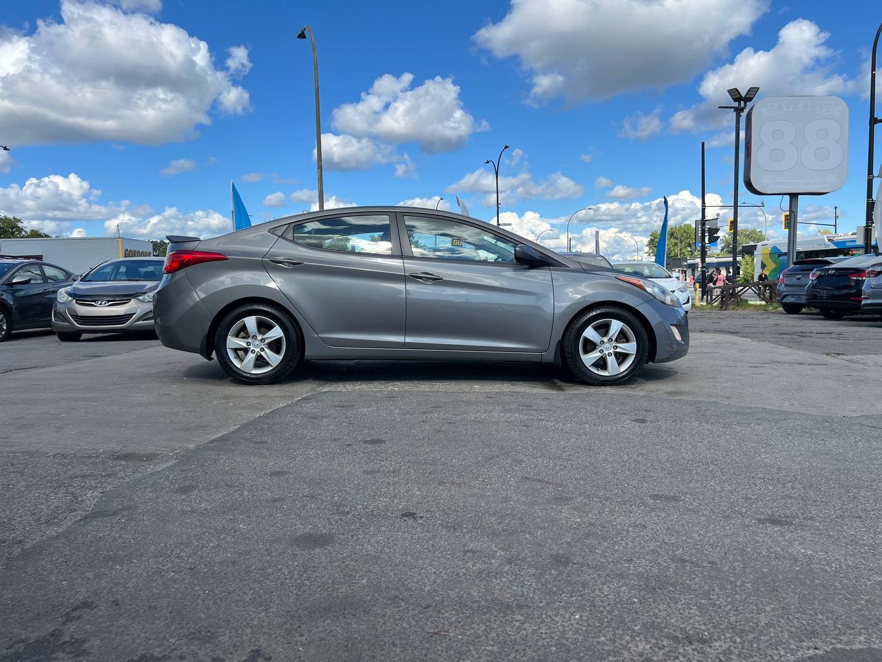 2013 Hyundai Elantra GLS**Jamais accidente**Un PropriÉtaire**Toit Ouvrant**SIEGES CHAUFFANTS**SIEGES CHAUFFANTS ARRIERE**MAGS** Image principale