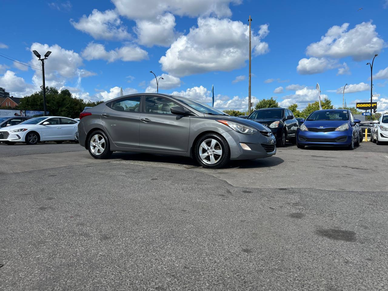 2013 Hyundai Elantra GLS**Jamais accidente**Un PropriÉtaire**Toit Ouvrant**SIEGES CHAUFFANTS**SIEGES CHAUFFANTS ARRIERE**MAGS** Image principale