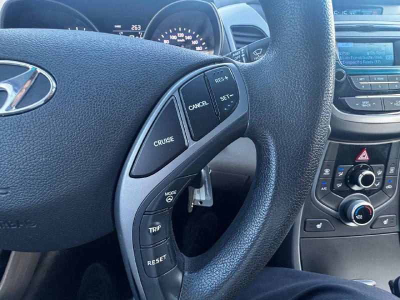 2014 Hyundai Elantra GL**SAAQ CERTIFIEE**SIEGES CHAUFFNATS**BLUETOOTH**BAS KILOMETRAGE** Image principale
