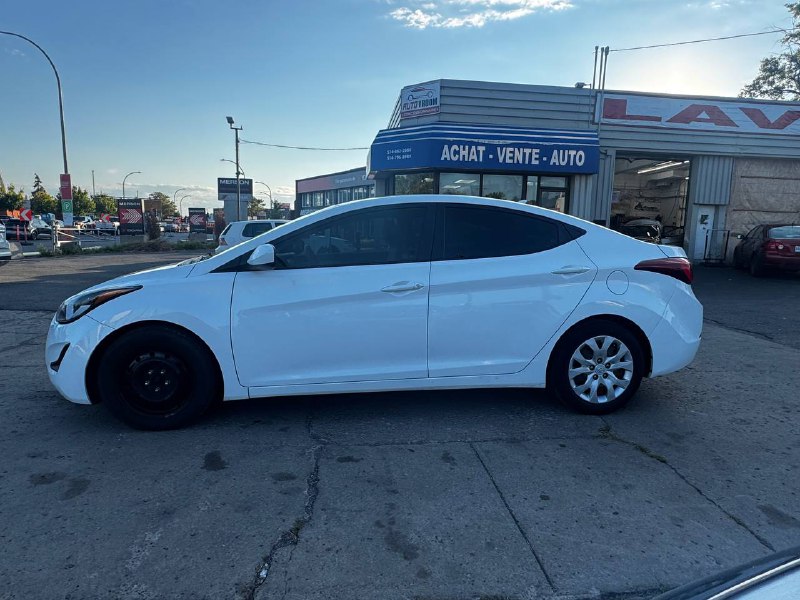2014 Hyundai Elantra GL**SAAQ CERTIFIEE**SIEGES CHAUFFNATS**BLUETOOTH**BAS KILOMETRAGE** Image principale