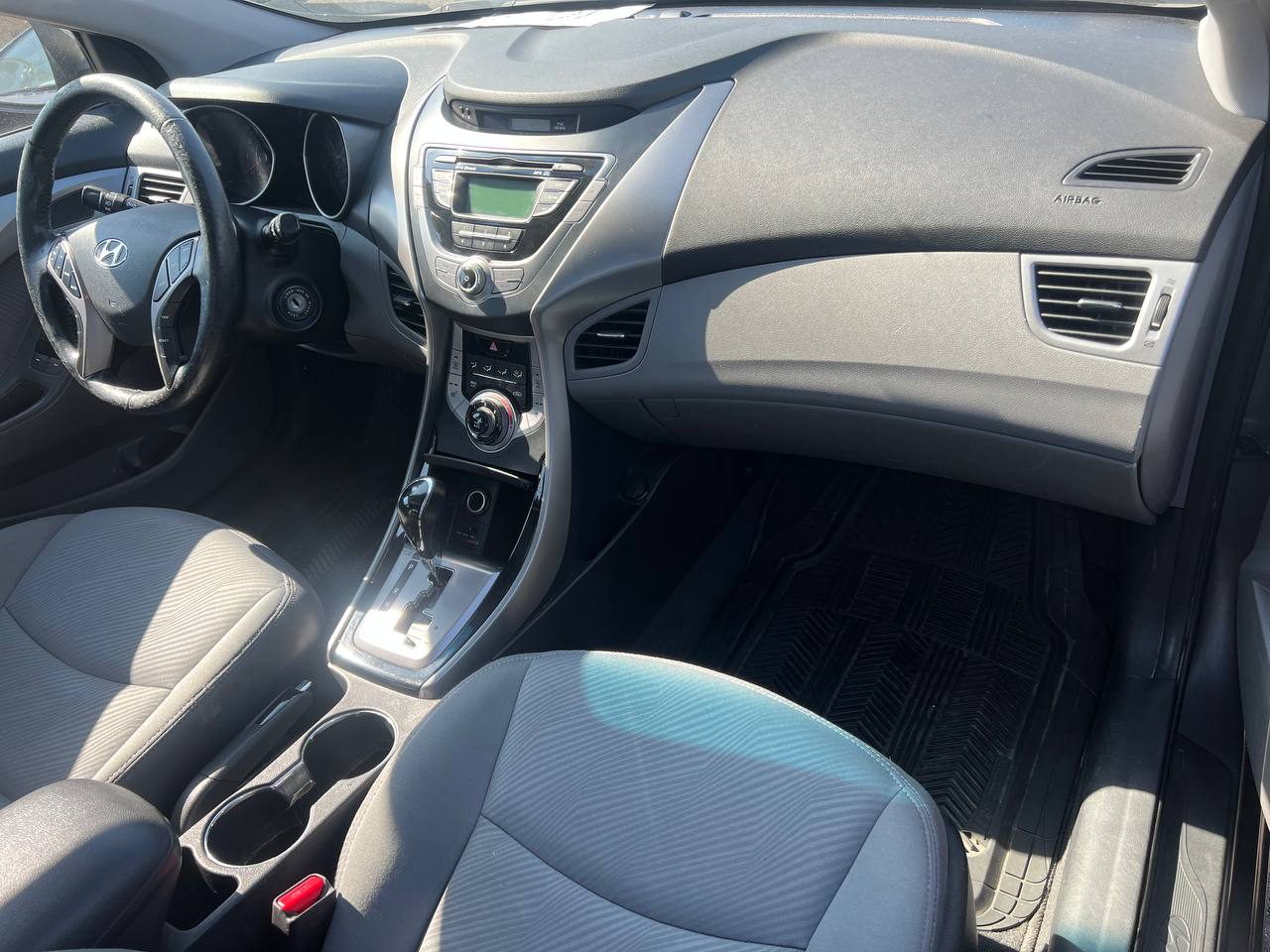 2013 Hyundai Elantra GLS**Toit Ouvrant**SIEGES CHAUFFANTS**SIEGES CHAUFFANTS ARRIERE**MAGS** Image principale