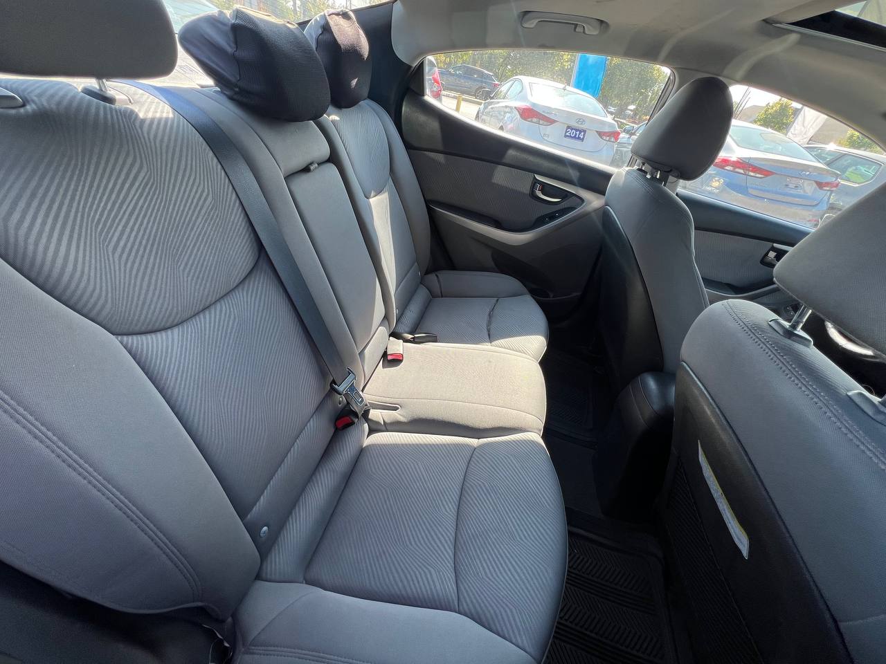 2013 Hyundai Elantra GLS**Toit Ouvrant**SIEGES CHAUFFANTS**SIEGES CHAUFFANTS ARRIERE**MAGS** Image principale