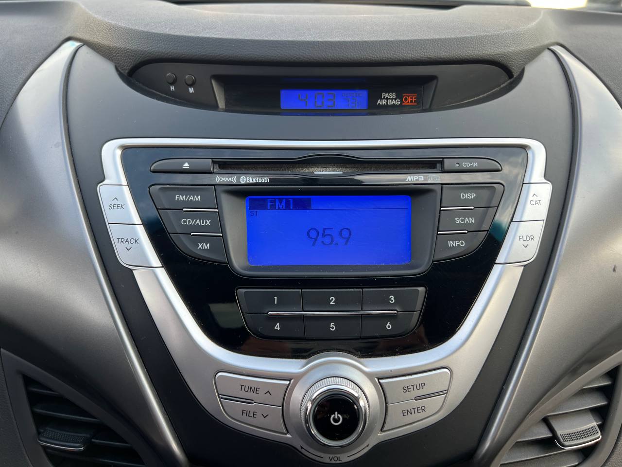 2012 Hyundai Elantra GLS**Toit Ouvrant**SIEGES CHAUFFANTS**SIEGES CHAUFFANTS ARRIERE**MAGS** Image principale