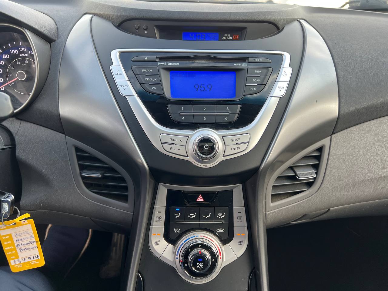 2012 Hyundai Elantra GLS**Toit Ouvrant**SIEGES CHAUFFANTS**SIEGES CHAUFFANTS ARRIERE**MAGS** Image principale