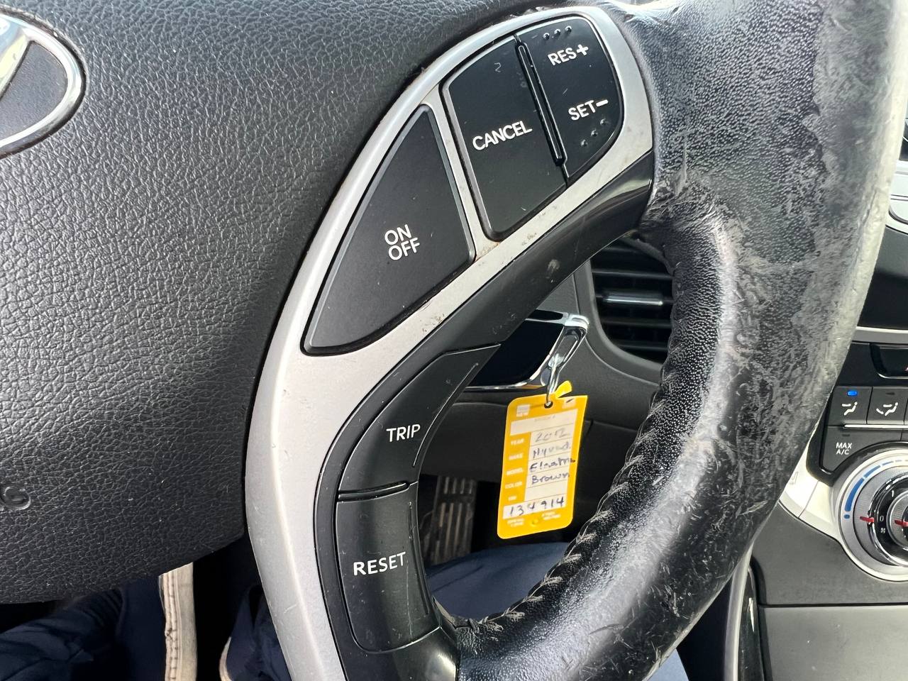 2012 Hyundai Elantra GLS**Toit Ouvrant**SIEGES CHAUFFANTS**SIEGES CHAUFFANTS ARRIERE**MAGS** Image principale