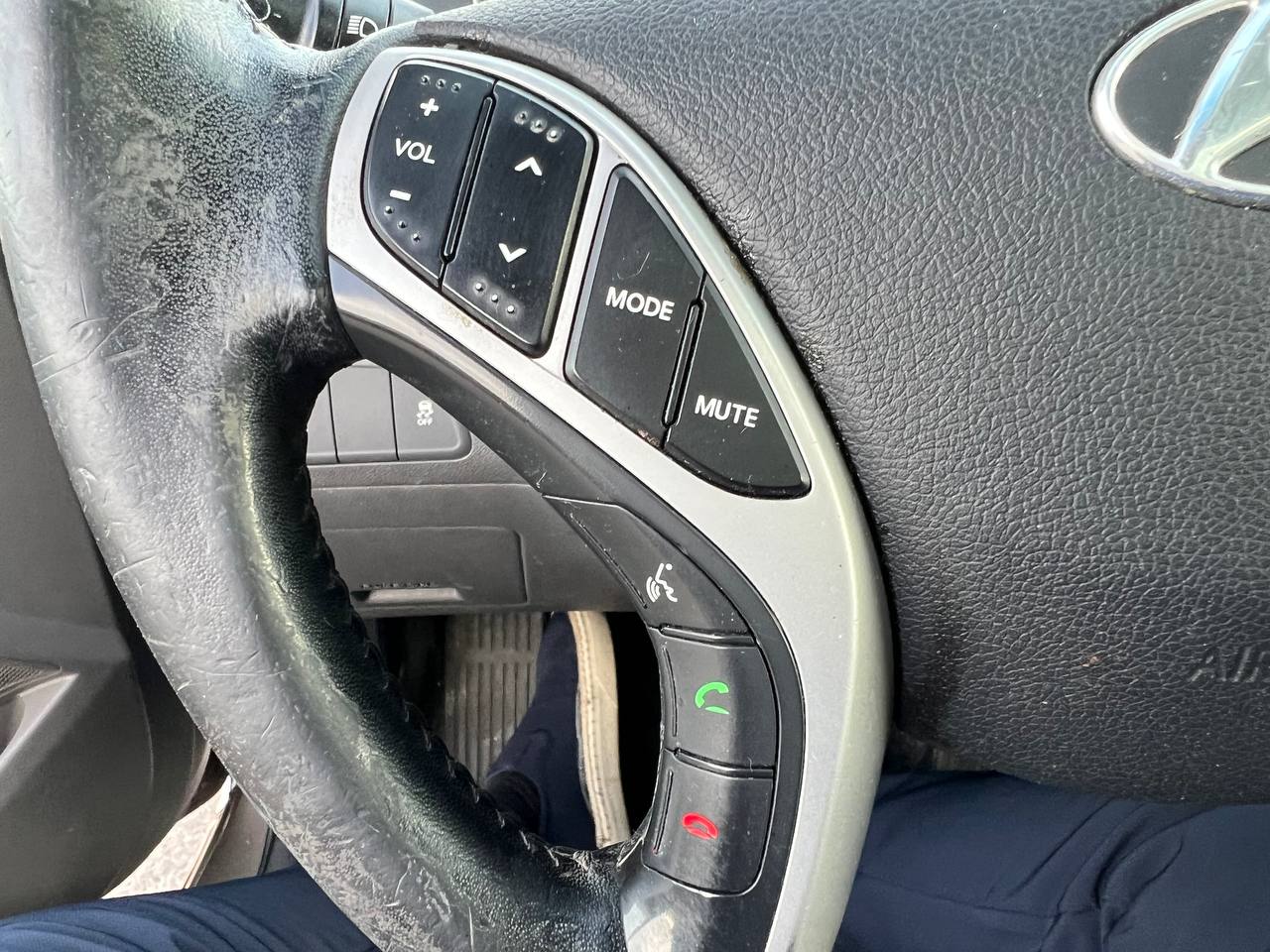 2012 Hyundai Elantra GLS**Toit Ouvrant**SIEGES CHAUFFANTS**SIEGES CHAUFFANTS ARRIERE**MAGS** Image principale