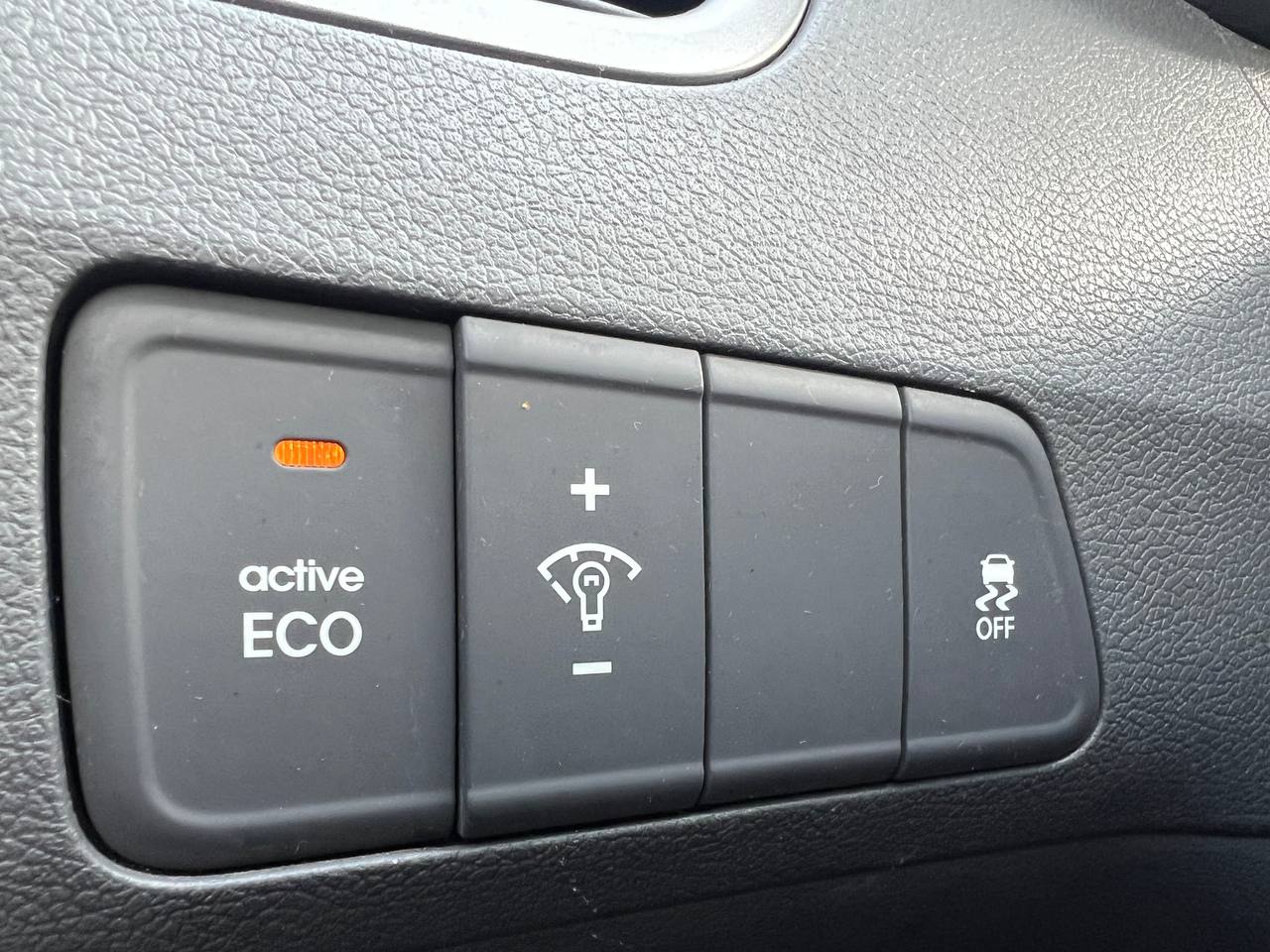 2012 Hyundai Elantra GLS**Toit Ouvrant**SIEGES CHAUFFANTS**SIEGES CHAUFFANTS ARRIERE**MAGS** Image principale