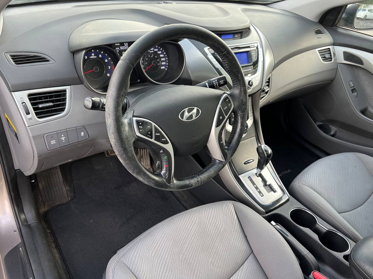 2012 Hyundai Elantra GLS**Toit Ouvrant**SIEGES CHAUFFANTS**SIEGES CHAUFFANTS ARRIERE**MAGS** Image principale