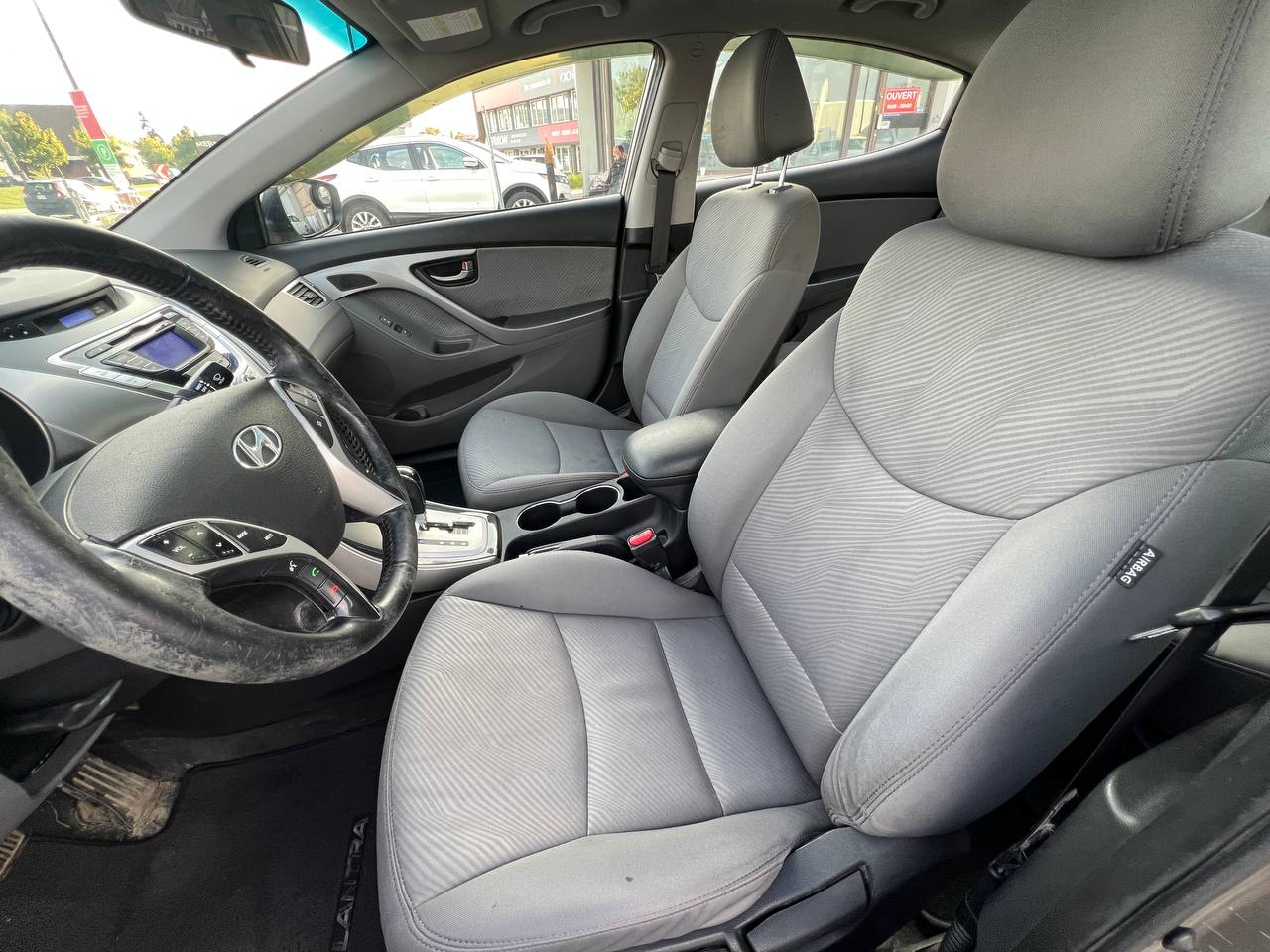 2012 Hyundai Elantra GLS**Toit Ouvrant**SIEGES CHAUFFANTS**SIEGES CHAUFFANTS ARRIERE**MAGS** Image principale