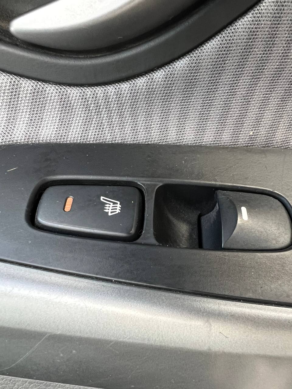 2012 Hyundai Elantra GLS**Toit Ouvrant**SIEGES CHAUFFANTS**SIEGES CHAUFFANTS ARRIERE**MAGS** Image principale