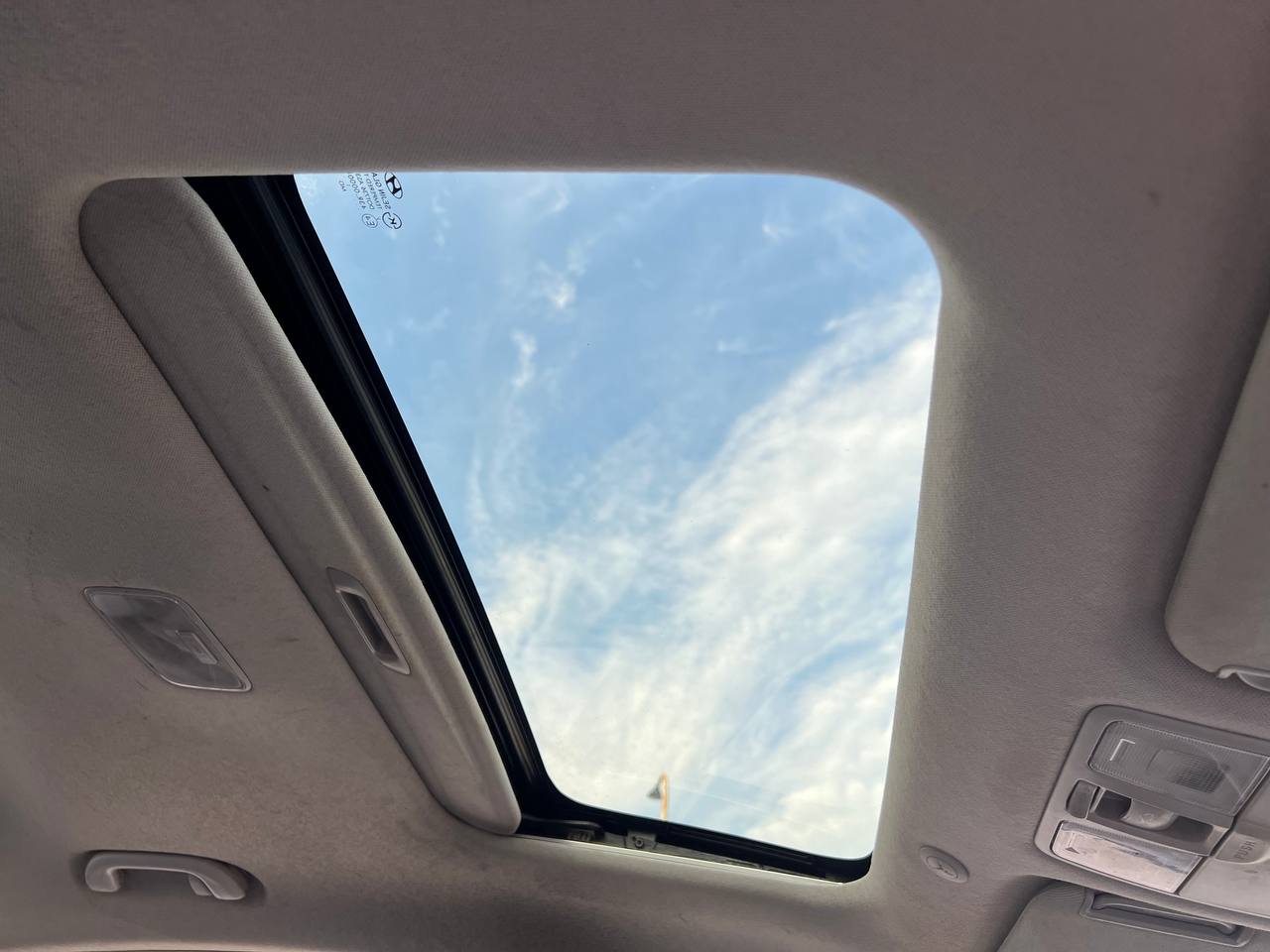 2012 Hyundai Elantra GLS**Toit Ouvrant**SIEGES CHAUFFANTS**SIEGES CHAUFFANTS ARRIERE**MAGS** Image principale