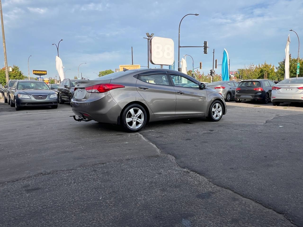 2012 Hyundai Elantra GLS**Toit Ouvrant**SIEGES CHAUFFANTS**SIEGES CHAUFFANTS ARRIERE**MAGS** Image principale