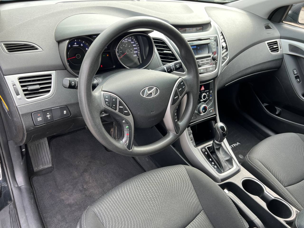 2015 Hyundai Elantra GL**SIEGES CHAUFFANTS** Image principale