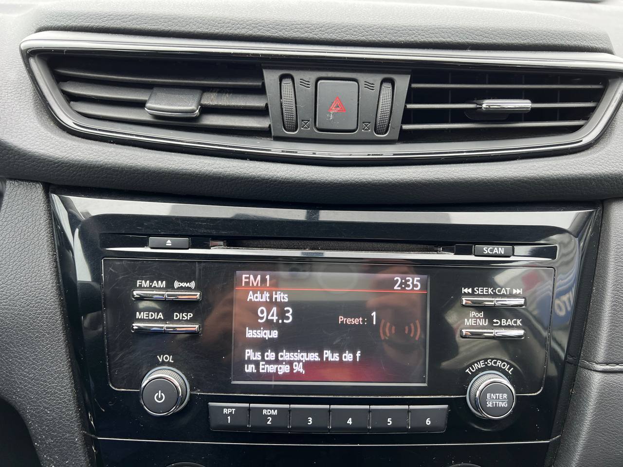 2017 Nissan Rogue SV**Jamais Accidente**CAMERA DE RECULE**SIEGES CHAUFFNATS** Image principale